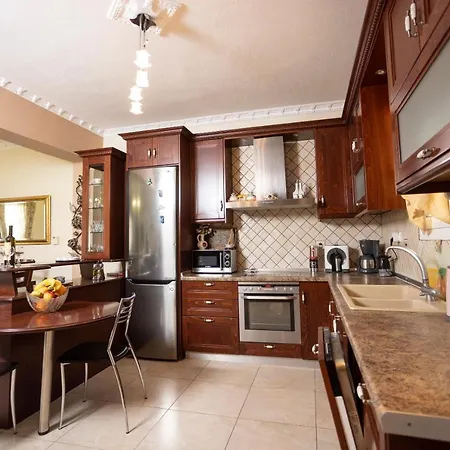 Holiday Villa Вилла *