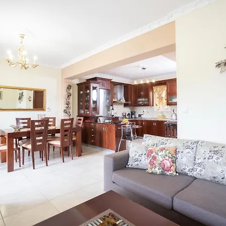 Вилла Holiday Villa *